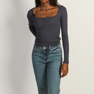 Harlow Long Sleeve Top in Dark Gray